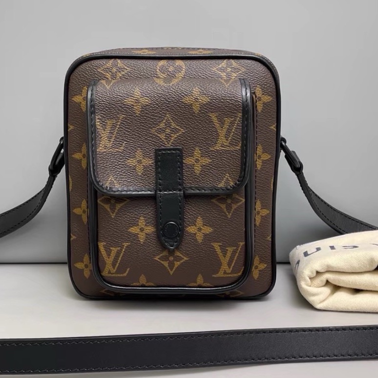 LV路易威登Christopher老花相機包 芯片 尺寸15×18 附件防塵袋-11