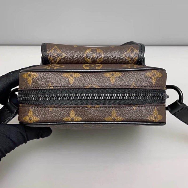 LV路易威登Christopher老花相機包 芯片 尺寸15×18 附件防塵袋-16