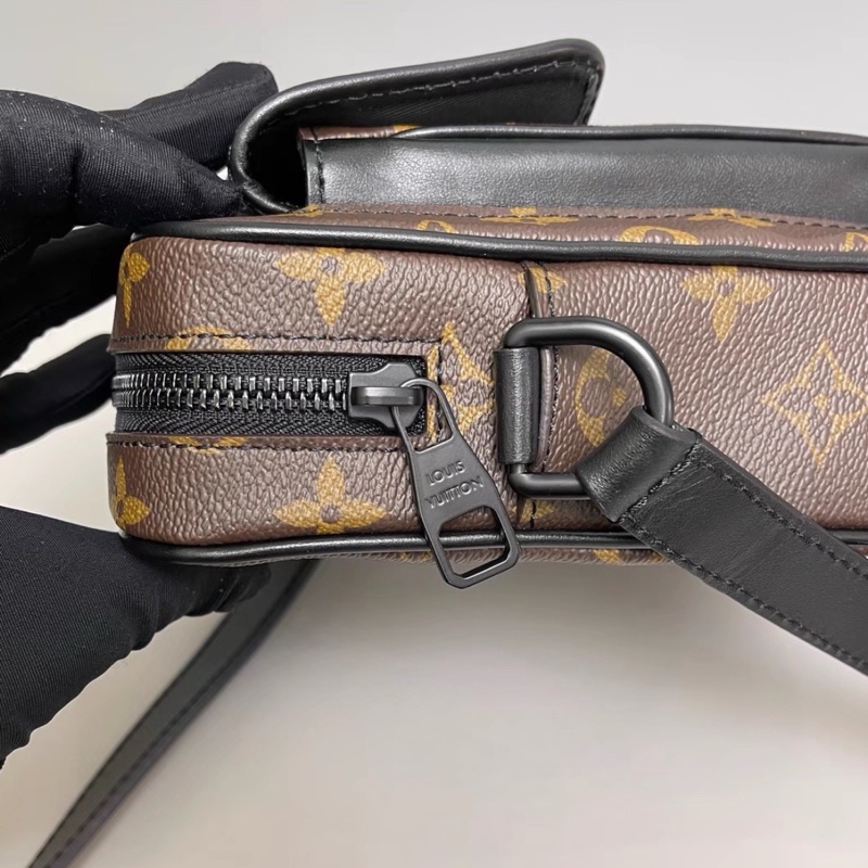 LV路易威登Christopher老花相機包 芯片 尺寸15×18 附件防塵袋-17