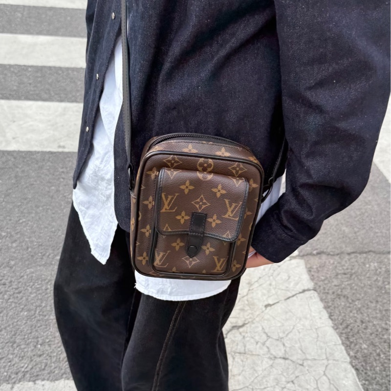 LV路易威登Christopher老花相機包 芯片 尺寸15×18 附件防塵袋-23