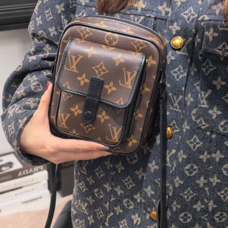 LV路易威登Christopher老花相機包 芯片 尺寸15×18 附件防塵袋-24