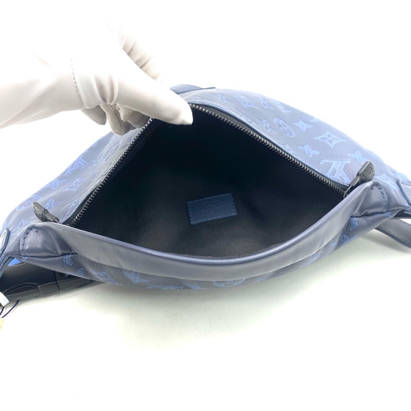 99新 LV 蓝色全皮压花胸腰包 尺寸44/15 芯片款-8