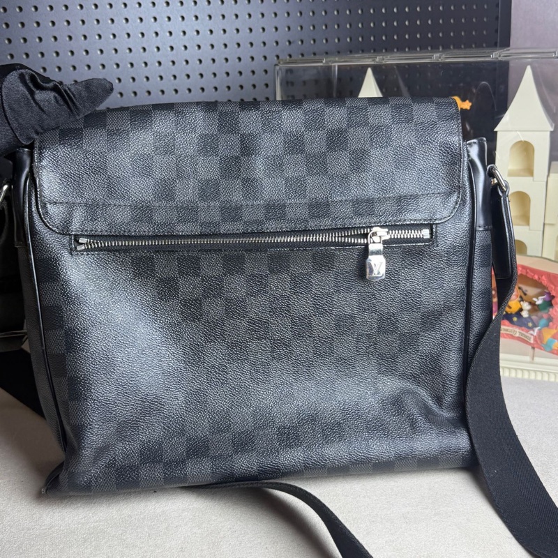 LV路易威登棋盘格邮差包 黑色Damier Graphite老花，尺寸32*27*8cm，肩带可调节，容量大，通勤出差。-2
