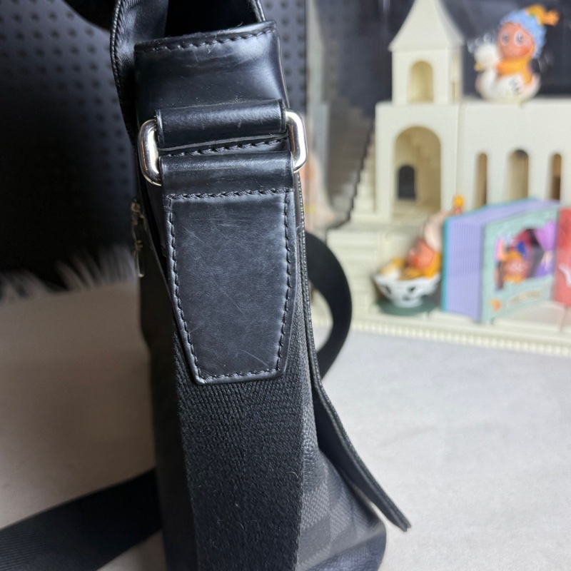 LV路易威登棋盘格邮差包 黑色Damier Graphite老花，尺寸32*27*8cm，肩带可调节，容量大，通勤出差。-4