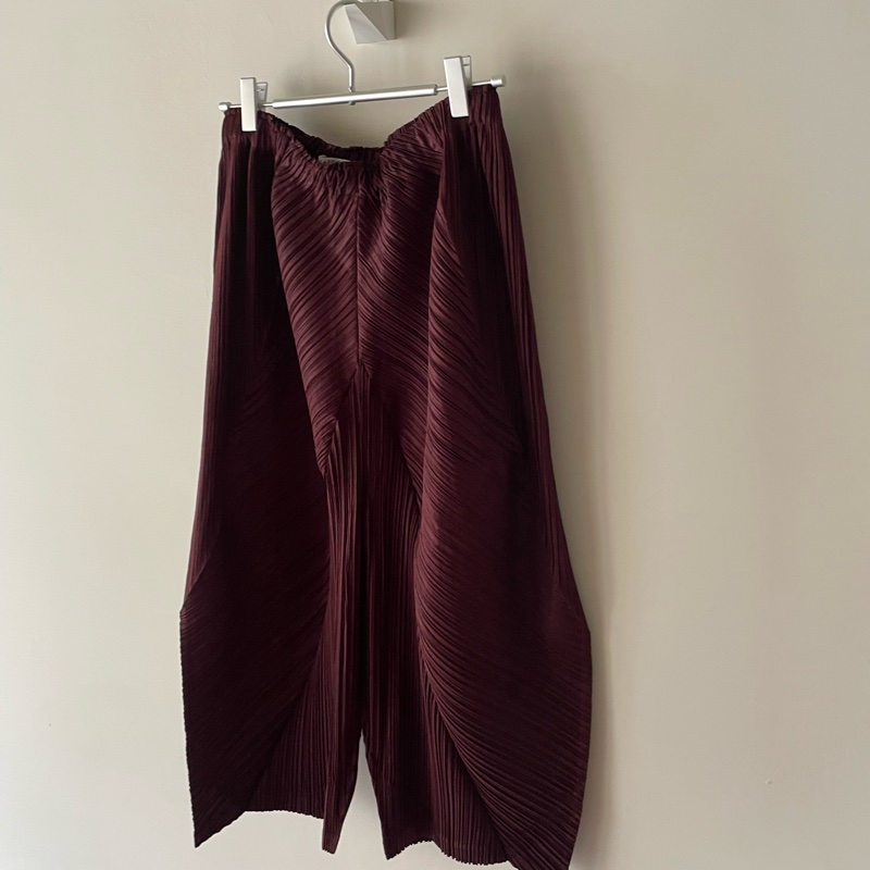 ▪️富貴選物FUGUEI▪️PP  三宅一生 巧克力紅 經典造型 異形七分褲-3