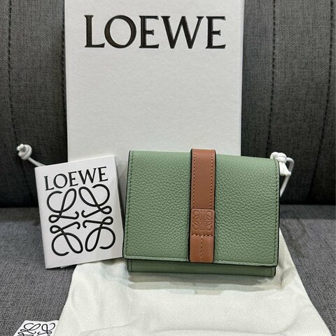 💎Han's house精品服飾💎LOEWE 拼接 短夾 現貨 原價23000
