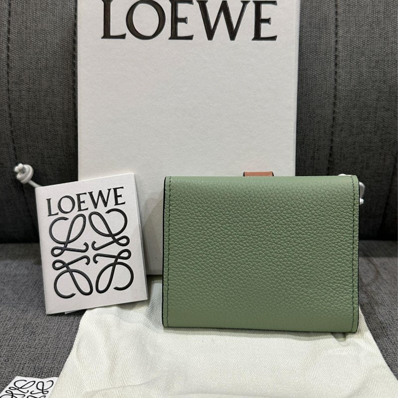 💎Han's house精品服飾💎LOEWE 拼接 短夾 現貨 原價23000-4