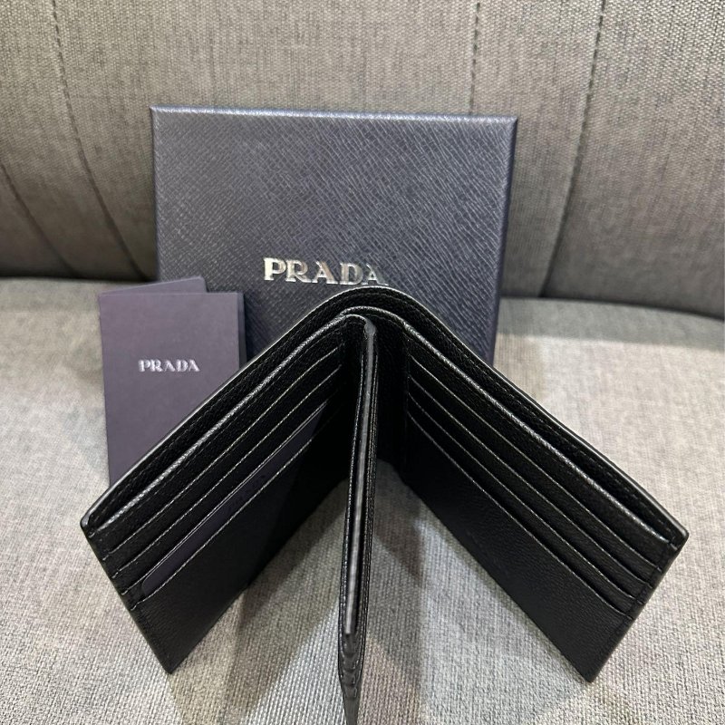 💎Han's house精品服飾💎 PRADA 三角鐵牌 牛皮 短夾 16卡 原價26000-3