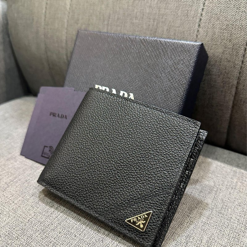 💎Han's house精品服飾💎 PRADA 三角鐵牌 牛皮 短夾 16卡 原價26000-5