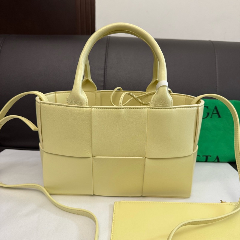 BV葆蝶家 全新擱置  Arco Intreccio編織系帶設計羊皮托特包Tote-1