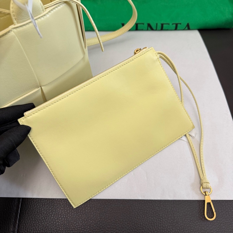 BV葆蝶家 全新擱置  Arco Intreccio編織系帶設計羊皮托特包Tote-6