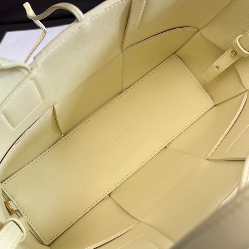 BV葆蝶家 全新擱置  Arco Intreccio編織系帶設計羊皮托特包Tote-7