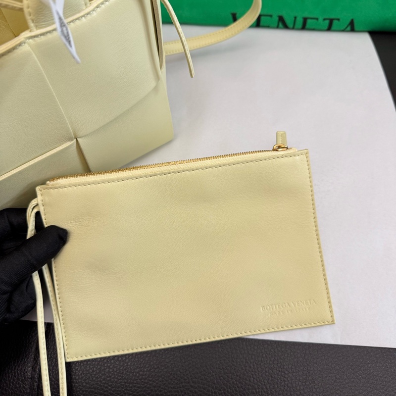 BV葆蝶家 全新擱置  Arco Intreccio編織系帶設計羊皮托特包Tote-8