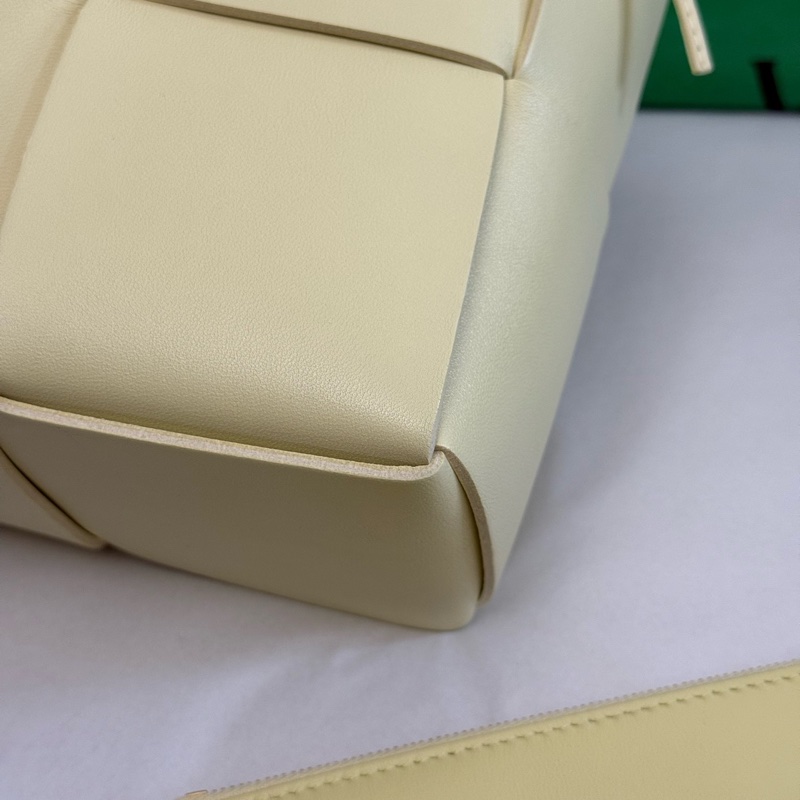 BV葆蝶家 全新擱置  Arco Intreccio編織系帶設計羊皮托特包Tote-9