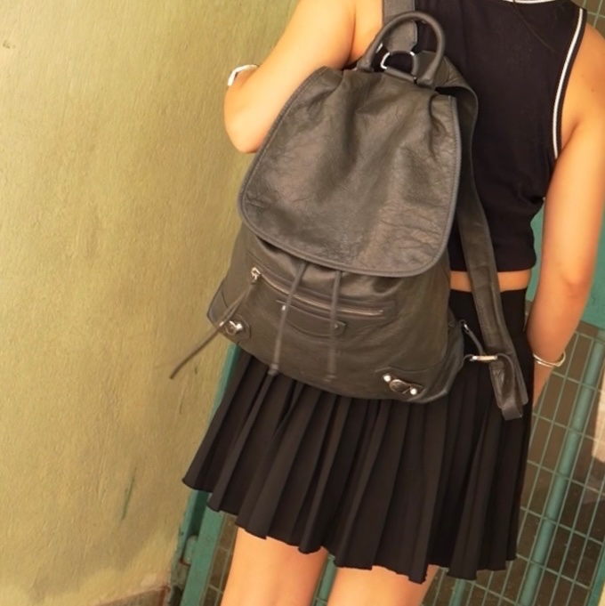 巴黎世家 後背包 雙肩包 機車包 灰色 男生女生可用 油蠟牛皮 皮革 balenciaga city backpack grey-1