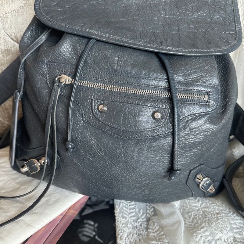 巴黎世家 後背包 雙肩包 機車包 灰色 男生女生可用 油蠟牛皮 皮革 balenciaga city backpack grey-4