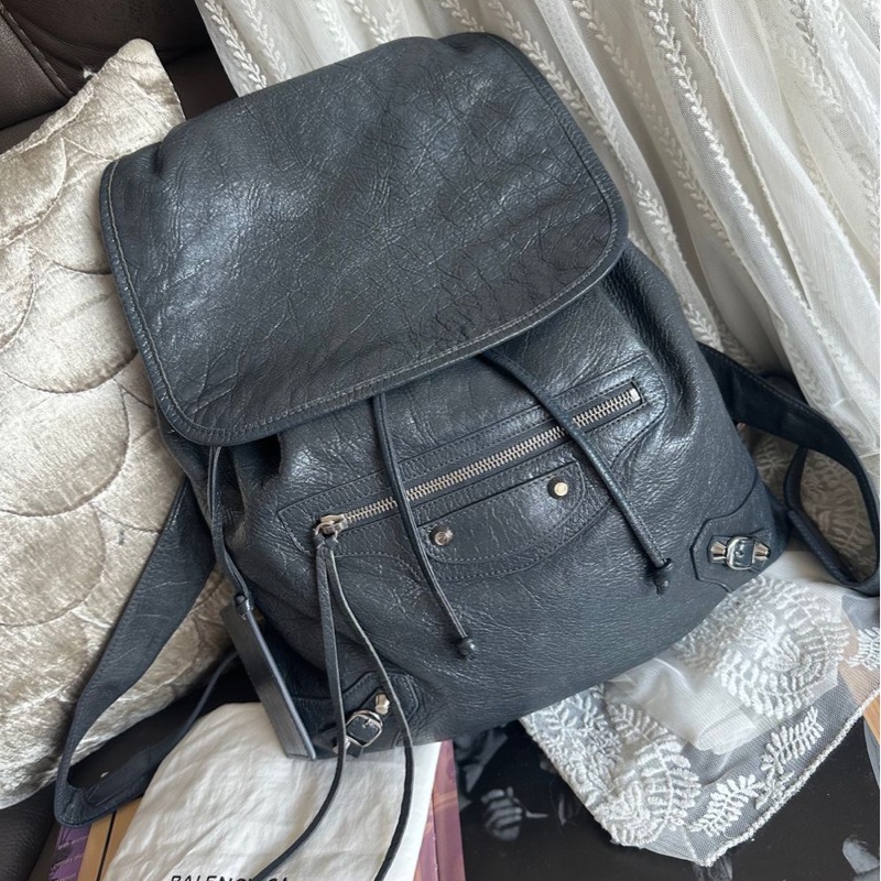 巴黎世家 後背包 雙肩包 機車包 灰色 男生女生可用 油蠟牛皮 皮革 balenciaga city backpack grey-5