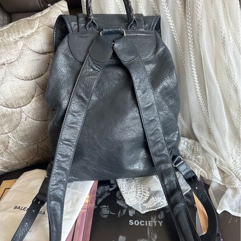 巴黎世家 後背包 雙肩包 機車包 灰色 男生女生可用 油蠟牛皮 皮革 balenciaga city backpack grey-11