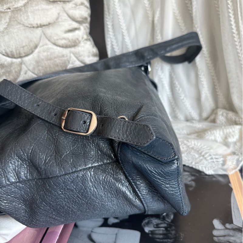 巴黎世家 後背包 雙肩包 機車包 灰色 男生女生可用 油蠟牛皮 皮革 balenciaga city backpack grey-14