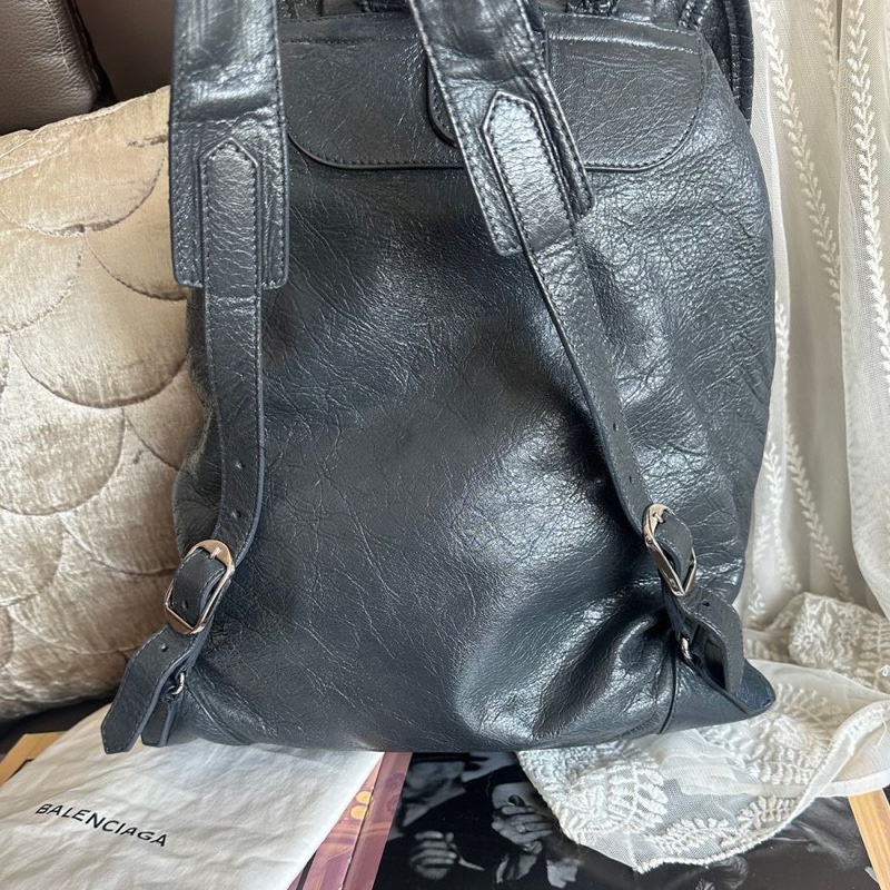 巴黎世家 後背包 雙肩包 機車包 灰色 男生女生可用 油蠟牛皮 皮革 balenciaga city backpack grey-18