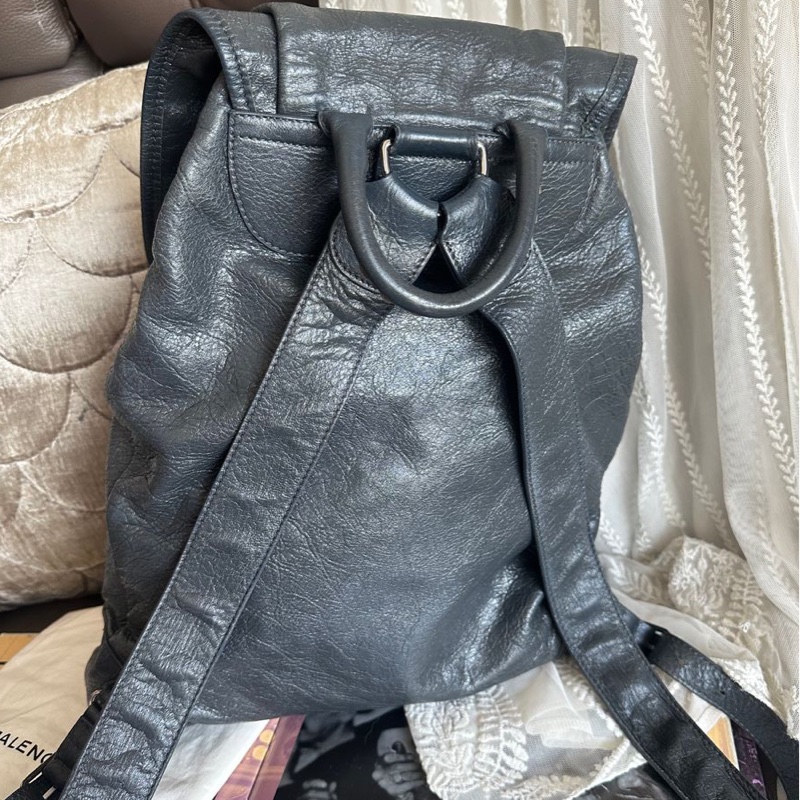 巴黎世家 後背包 雙肩包 機車包 灰色 男生女生可用 油蠟牛皮 皮革 balenciaga city backpack grey-19