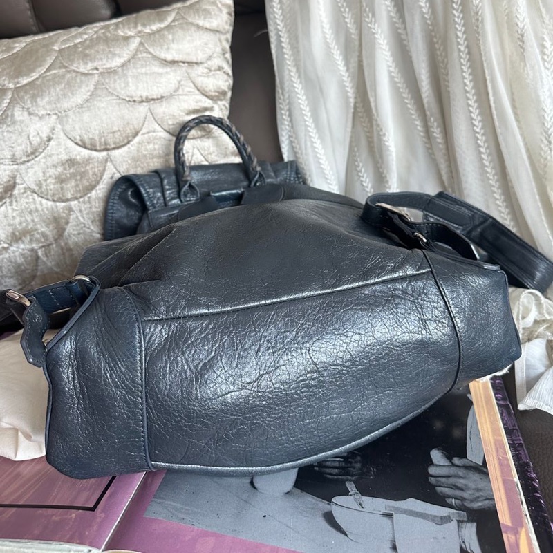 巴黎世家 後背包 雙肩包 機車包 灰色 男生女生可用 油蠟牛皮 皮革 balenciaga city backpack grey-20