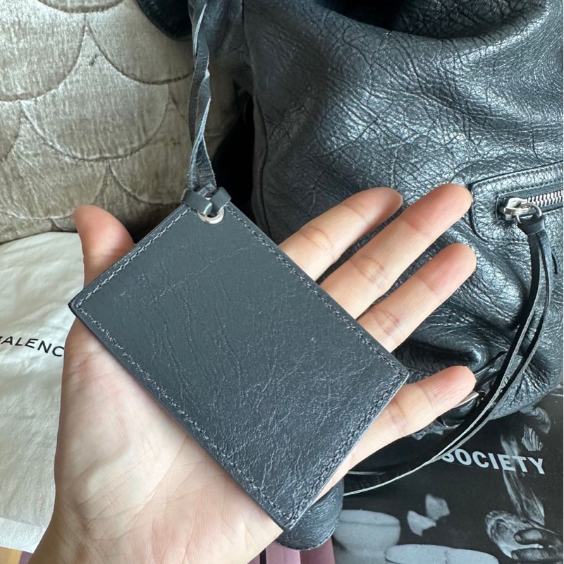 巴黎世家 後背包 雙肩包 機車包 灰色 男生女生可用 油蠟牛皮 皮革 balenciaga city backpack grey-24