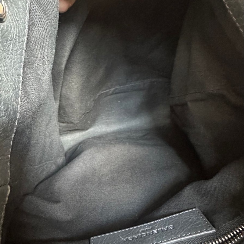 巴黎世家 後背包 雙肩包 機車包 灰色 男生女生可用 油蠟牛皮 皮革 balenciaga city backpack grey-25