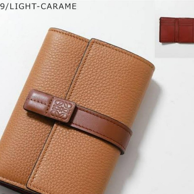 💎Han's house精品服飾💎LOEWE 小牛皮 三折 短夾 現貨 原價23000-1