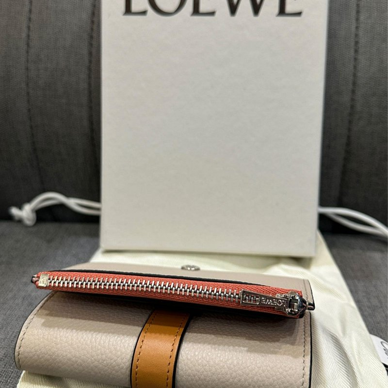 💎Han's house精品服飾💎LOEWE 拼接 短夾 現貨 原價23000-1