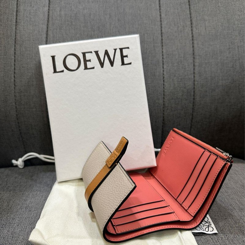 💎Han's house精品服飾💎LOEWE 拼接 短夾 現貨 原價23000-2