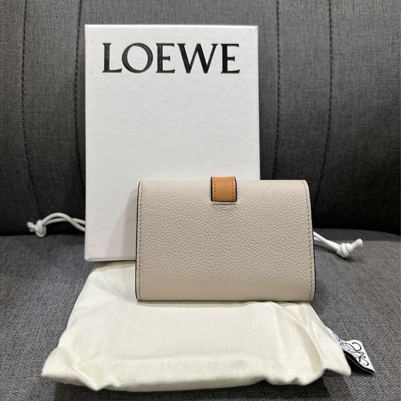 💎Han's house精品服飾💎LOEWE 拼接 短夾 現貨 原價23000-4