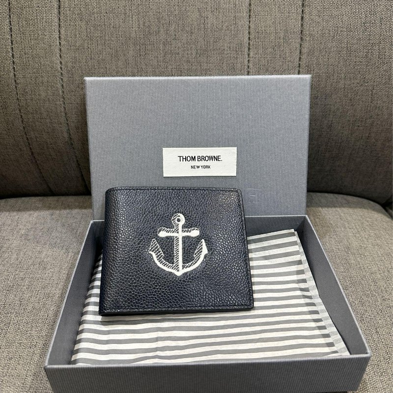 💎Han's house精品服飾💎 Thom Browne TB 4杆 荔枝皮 短夾 原價13900-0