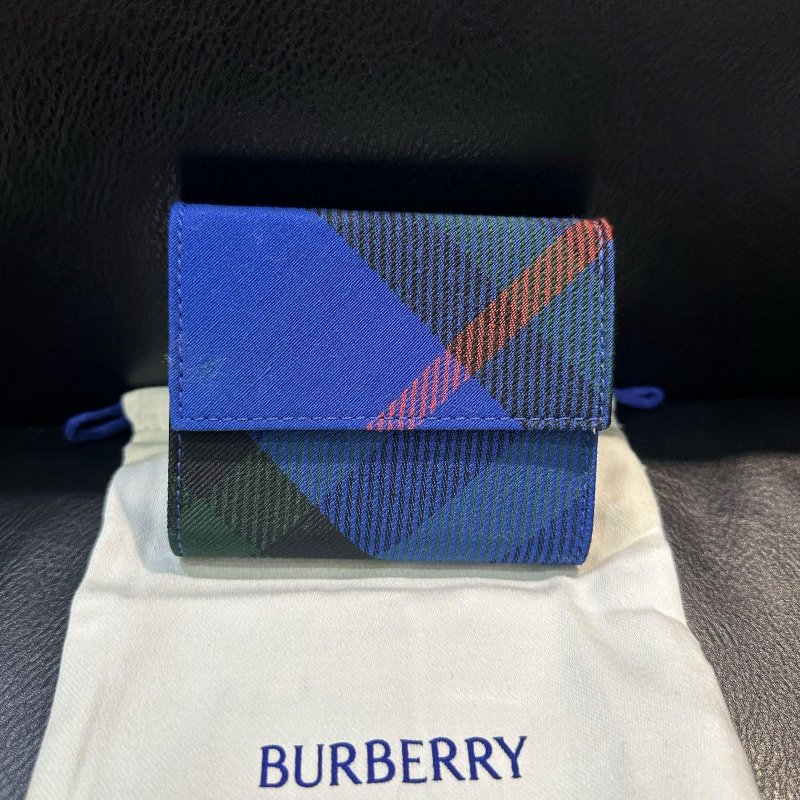 💎Han's house精品服飾💎BURBERRY 格紋 羊皮 二折 短夾 現貨 原價20000-0