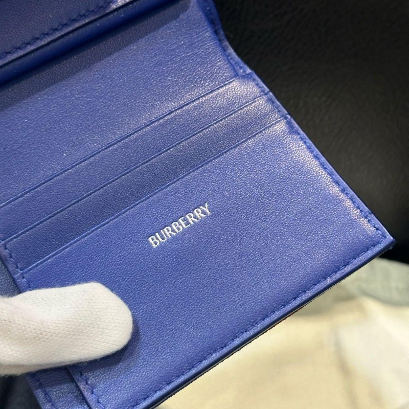 💎Han's house精品服飾💎BURBERRY 格紋 羊皮 二折 短夾 現貨 原價20000-4