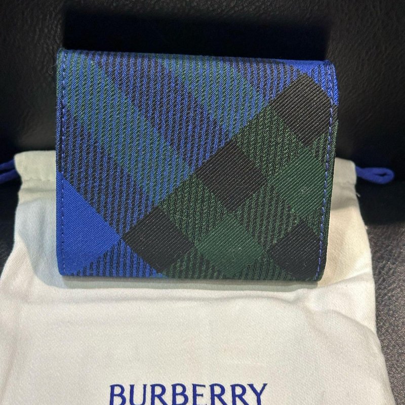 💎Han's house精品服飾💎BURBERRY 格紋 羊皮 二折 短夾 現貨 原價20000-6