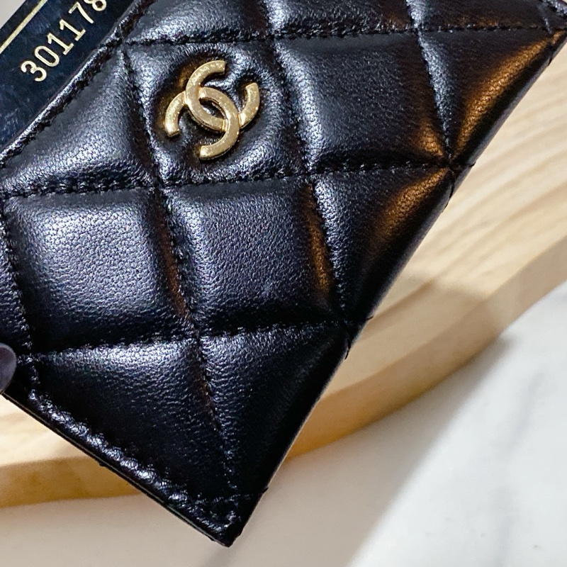 Chanel 黑金羊皮卡包-10