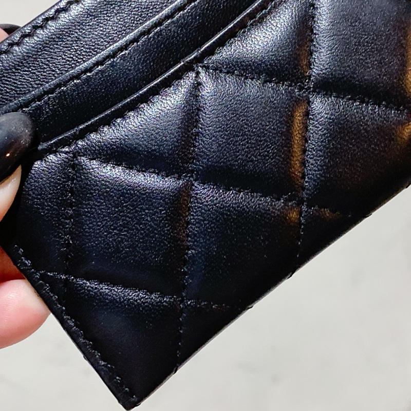 Chanel 黑金羊皮卡包-13