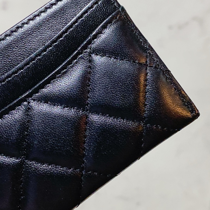 Chanel 黑金羊皮卡包-14