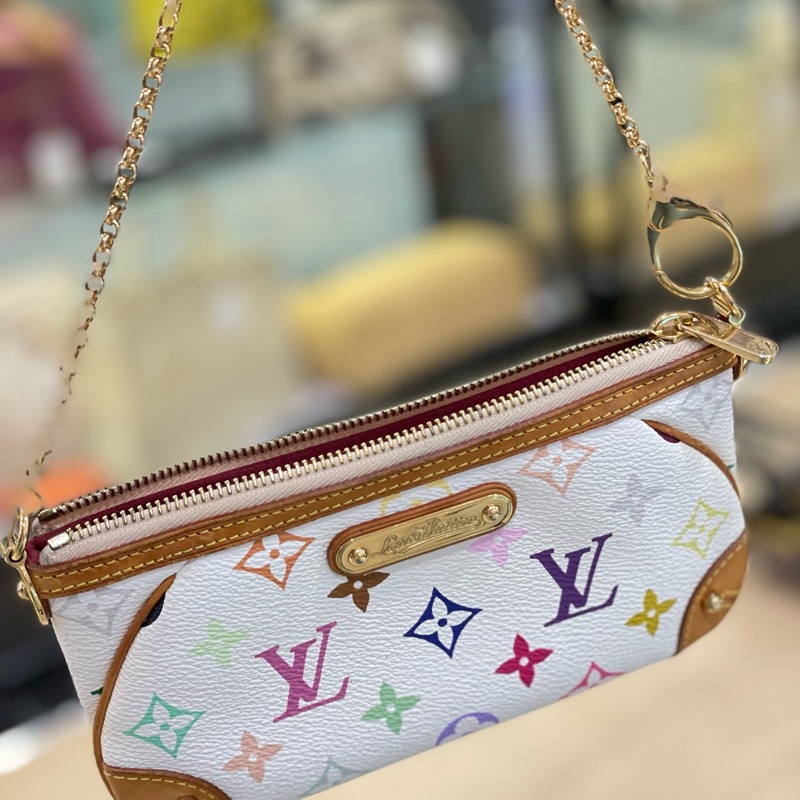 LV 白三彩鏈條麻將包 成色不錯 容量放手機沒問題，日常出門很方便，尺寸約20*10.5cm-4