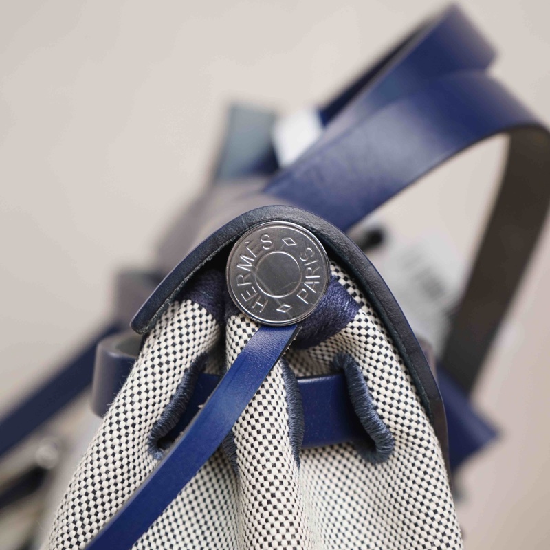 愛馬仕herbag 31 飛馬款 寶石藍拼米色-7