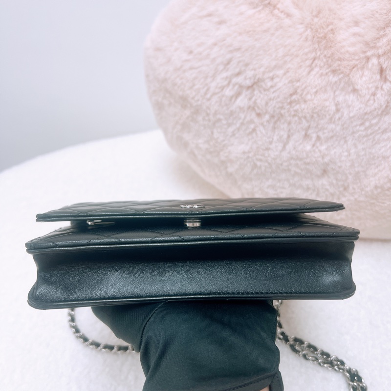 Chanel woc 黑銀羊皮鏈條包-2