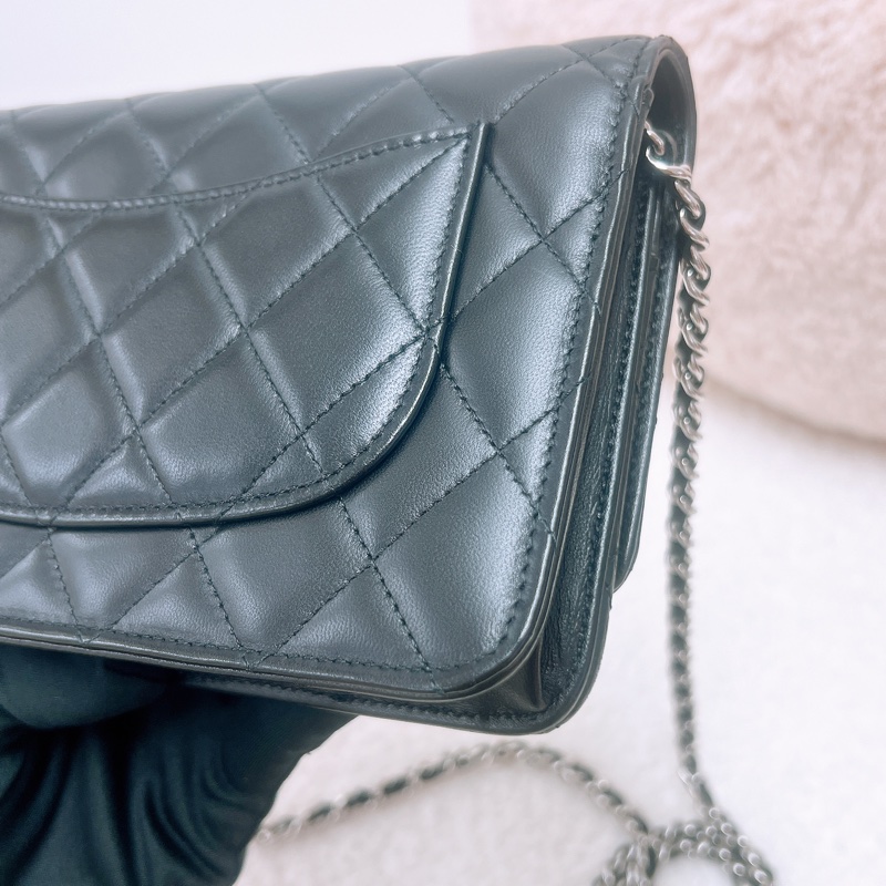 Chanel woc 黑銀羊皮鏈條包-8