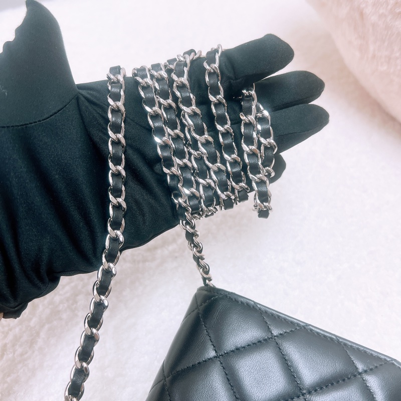 Chanel woc 黑銀羊皮鏈條包-11