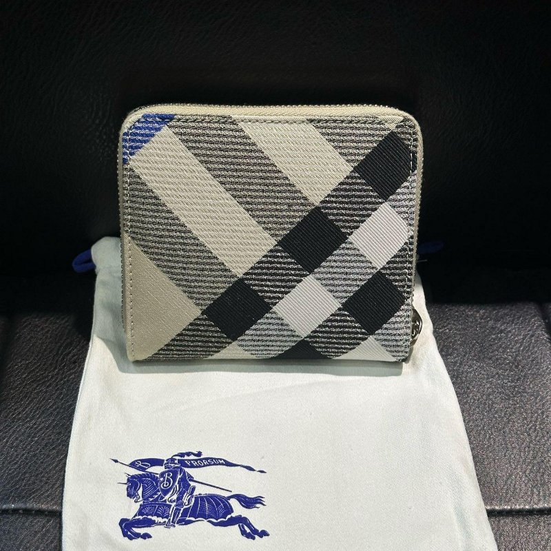 💎Han's house精品服飾💎BURBERRY 格紋 二折 拉鍊 短夾 現貨 原價15300-0