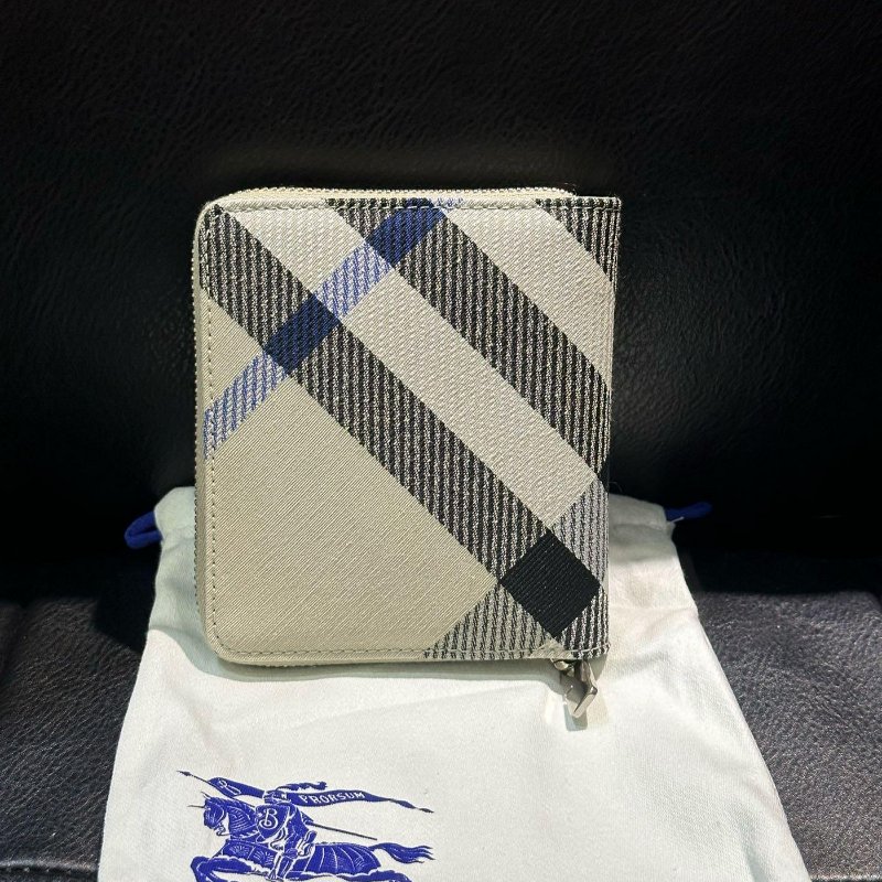 💎Han's house精品服飾💎BURBERRY 格紋 二折 拉鍊 短夾 現貨 原價15300-7