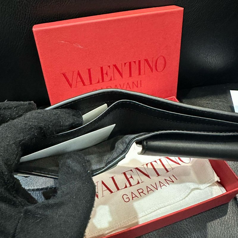 💎Han's house精品服飾💎VALENTINO 華倫天奴 小牛皮 短夾 零錢袋 現貨 原價16800-5