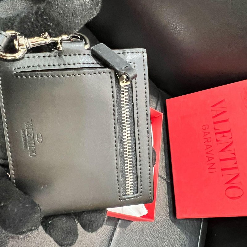 💎Han's house精品服飾💎VALENTINO 華倫天奴 小牛皮 頸掛拉鍊 零錢袋 短夾-4