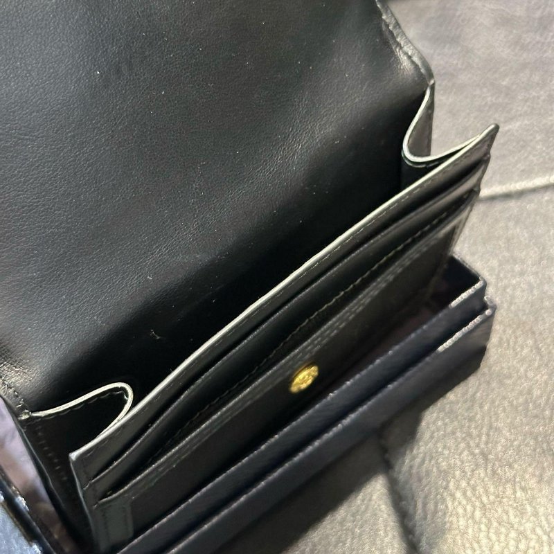 💎Han's house精品服飾💎PRADA 三角鐵牌 尼龍 牛皮 三折 零錢袋 短夾-3