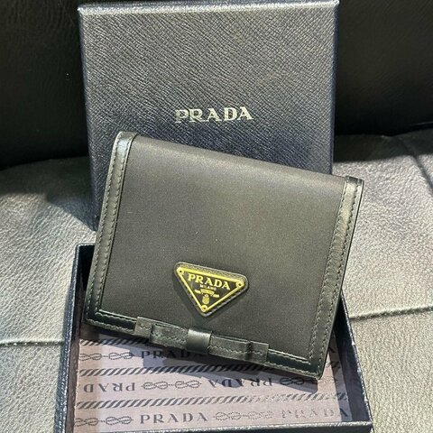 💎Han's house精品服飾💎PRADA 三角鐵牌 尼龍 牛皮 零錢袋 短夾
